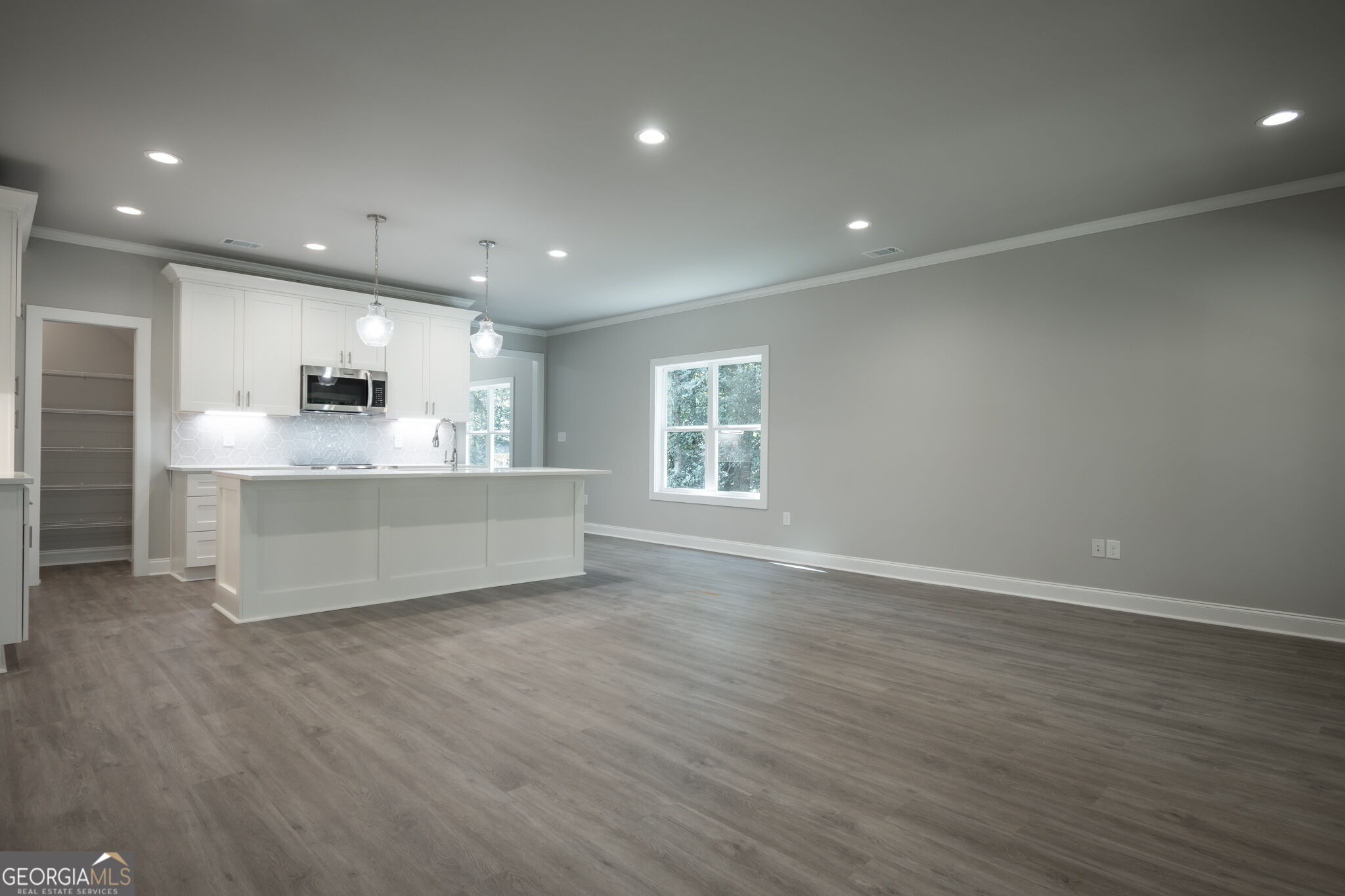 380 University Circle Property Photo 13