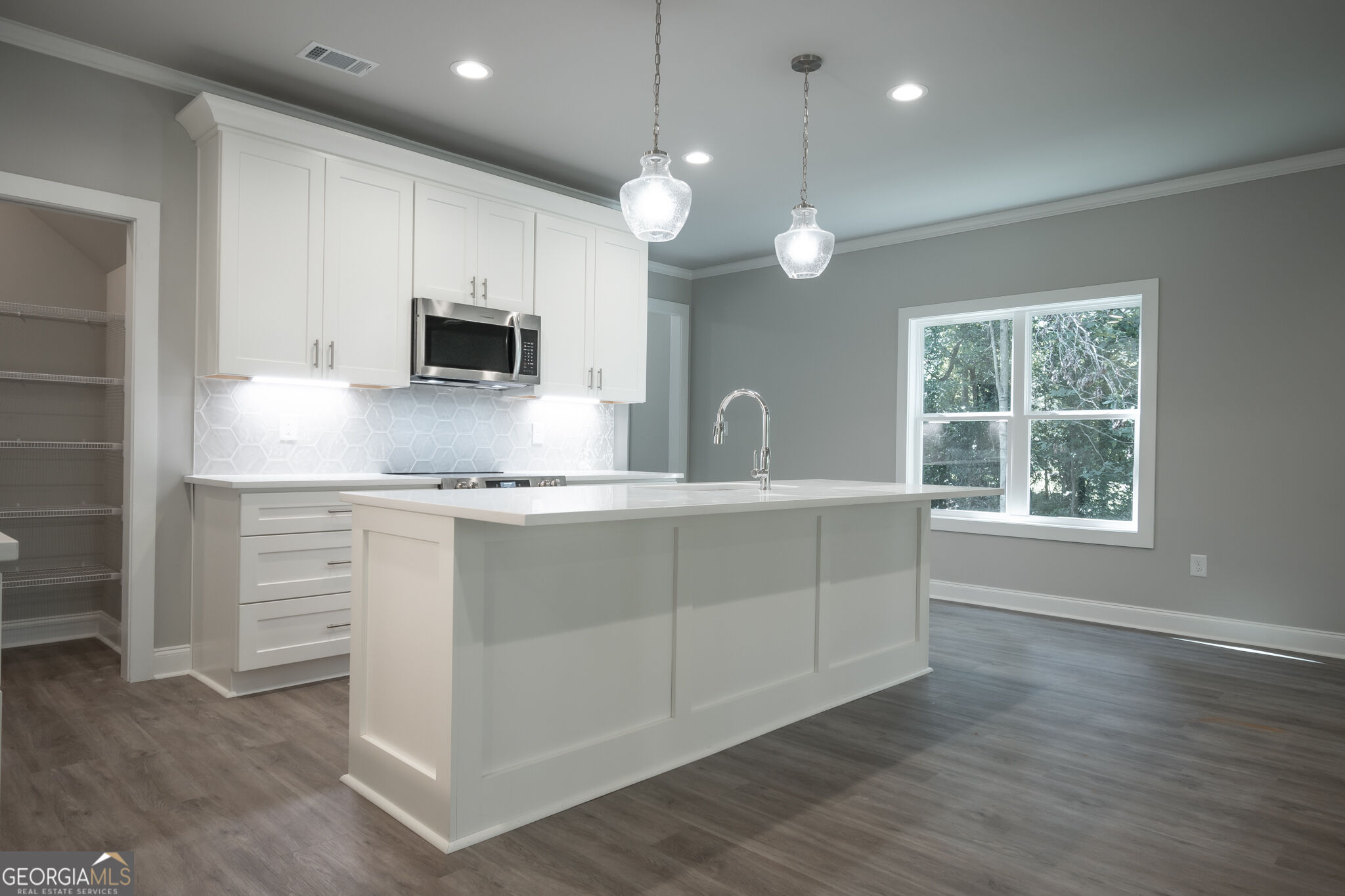 380 University Circle Property Photo 14