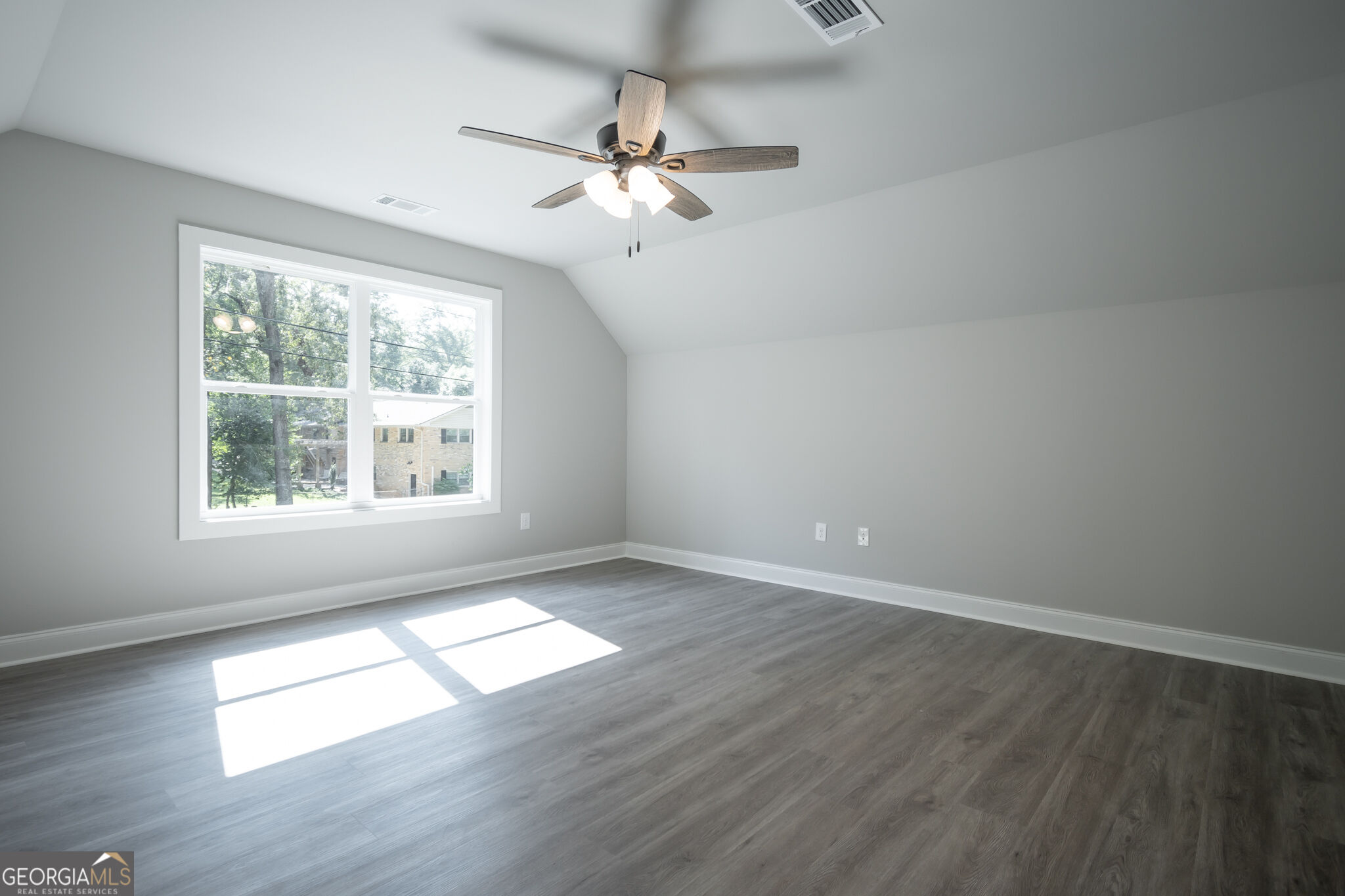 380 University Circle Property Photo 35