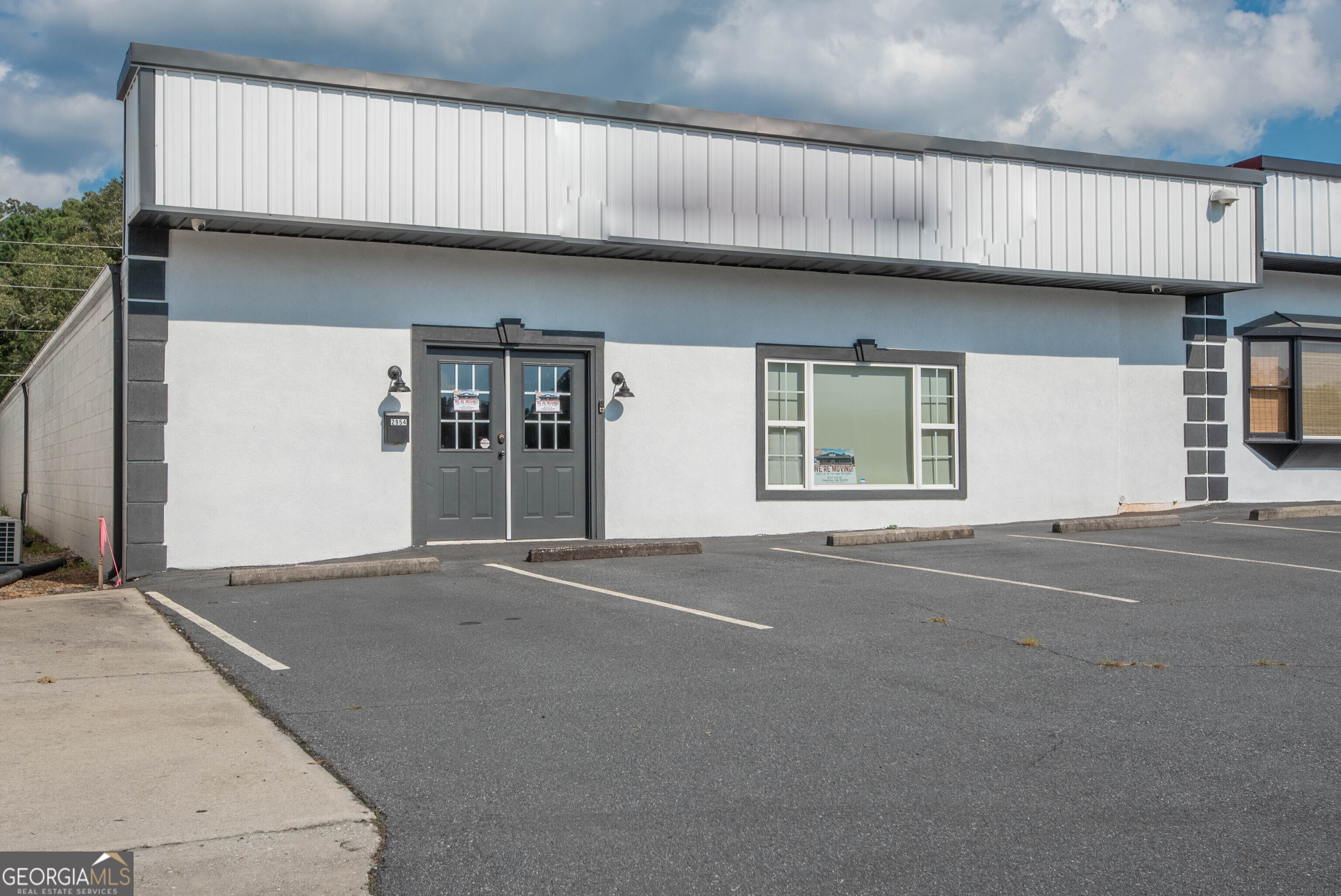 2954 N Expressway Property Photo 1