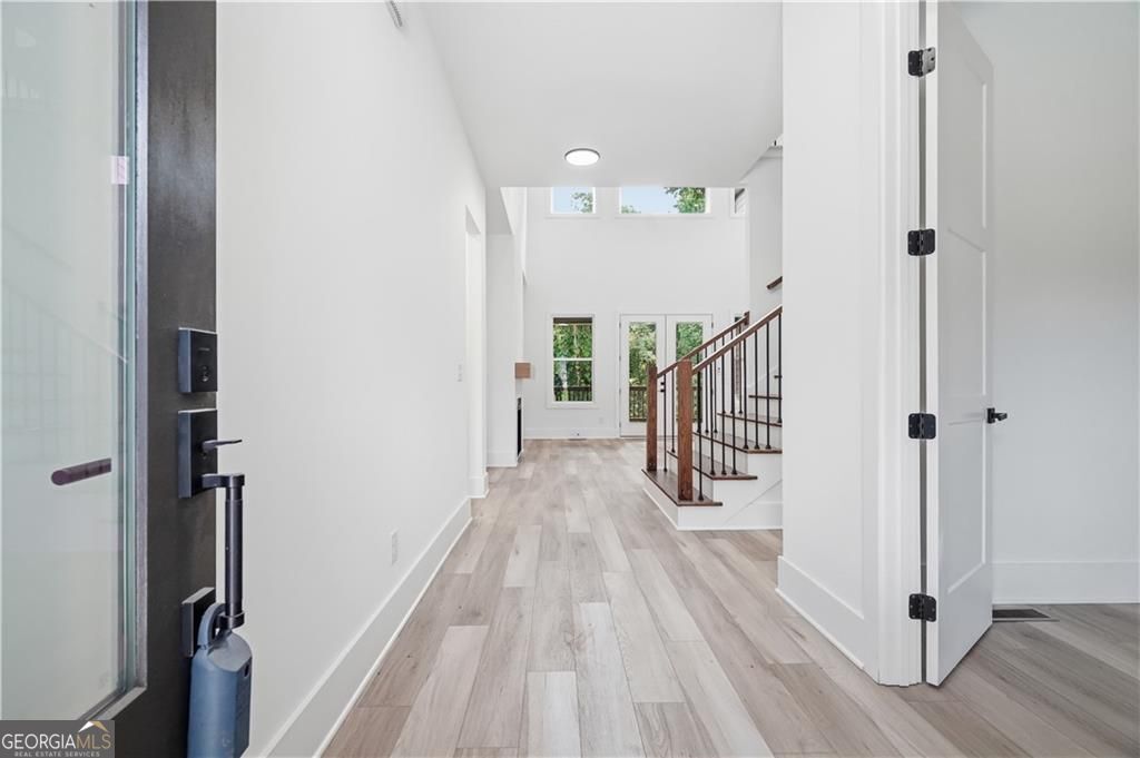 5676 Meadow View Drive Property Photo 3
