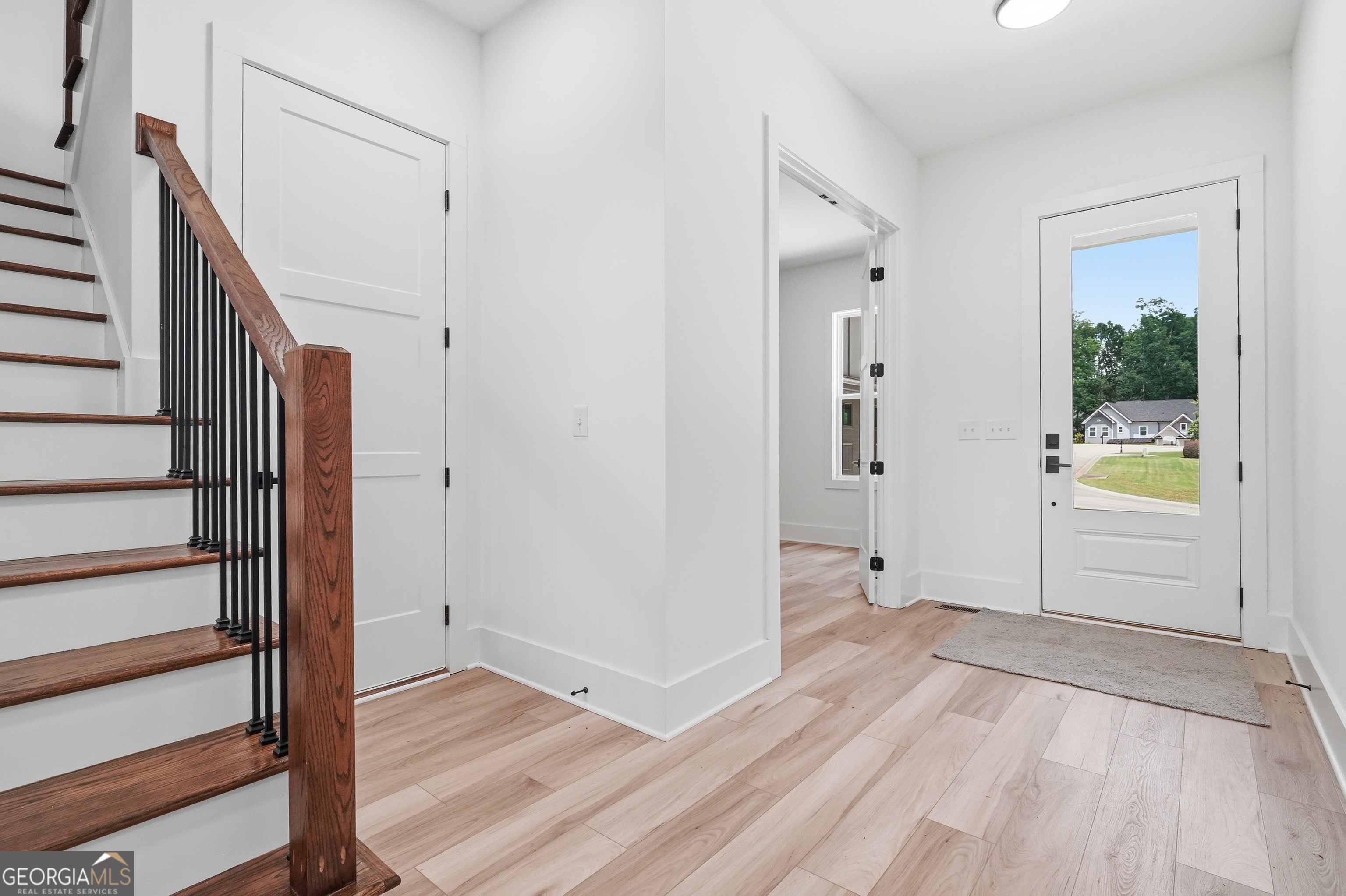 5676 Meadow View Drive Property Photo 4