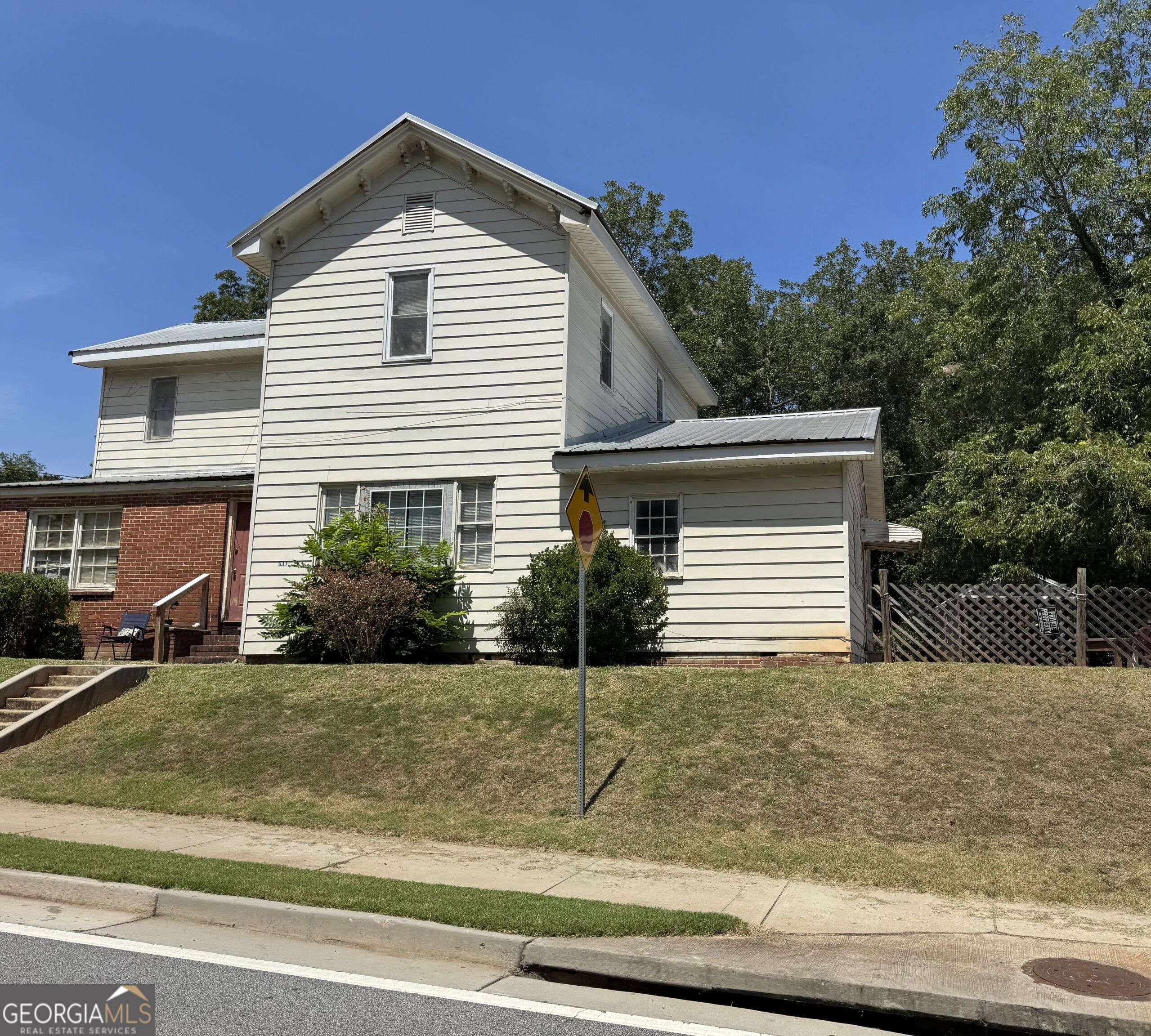 106 E Washington Street Property Photo 1