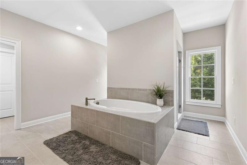 1060 Kent Court Property Photo 35