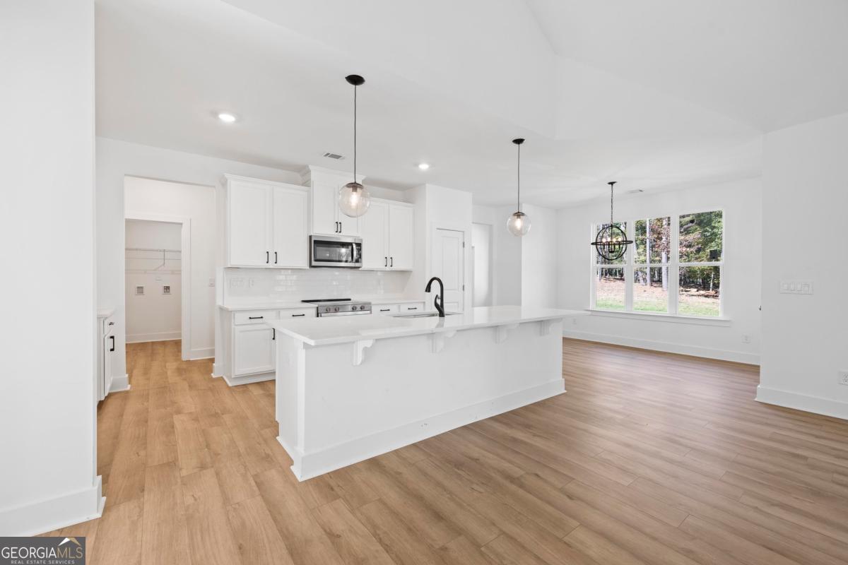 101 Martin Oaks Boulevard Property Photo 7