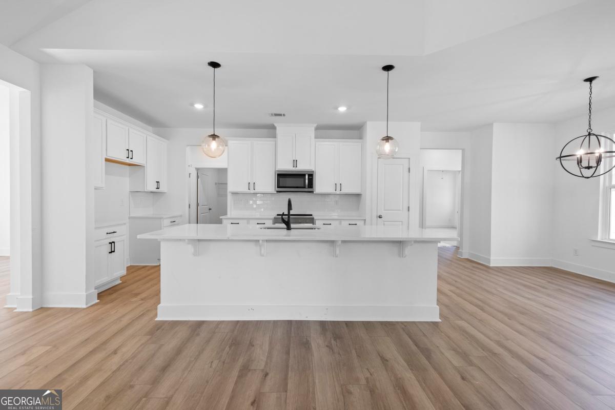 101 Martin Oaks Boulevard Property Photo 8