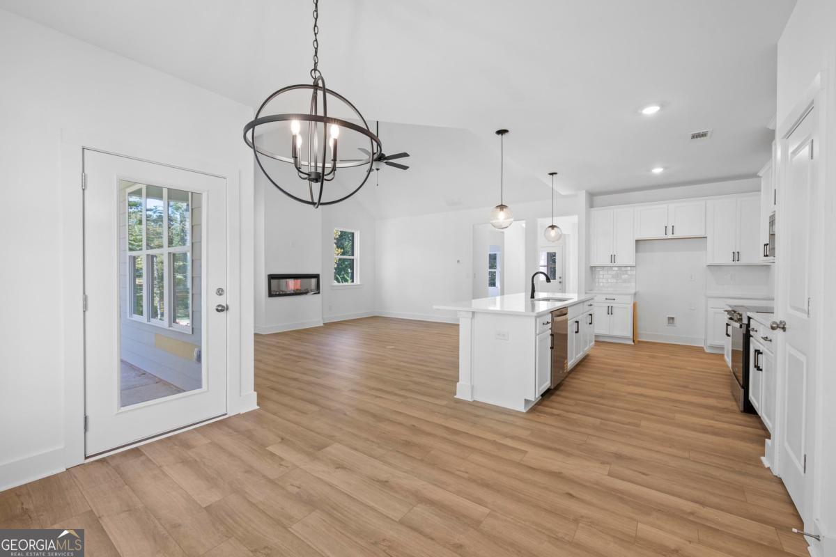 101 Martin Oaks Boulevard Property Photo 10