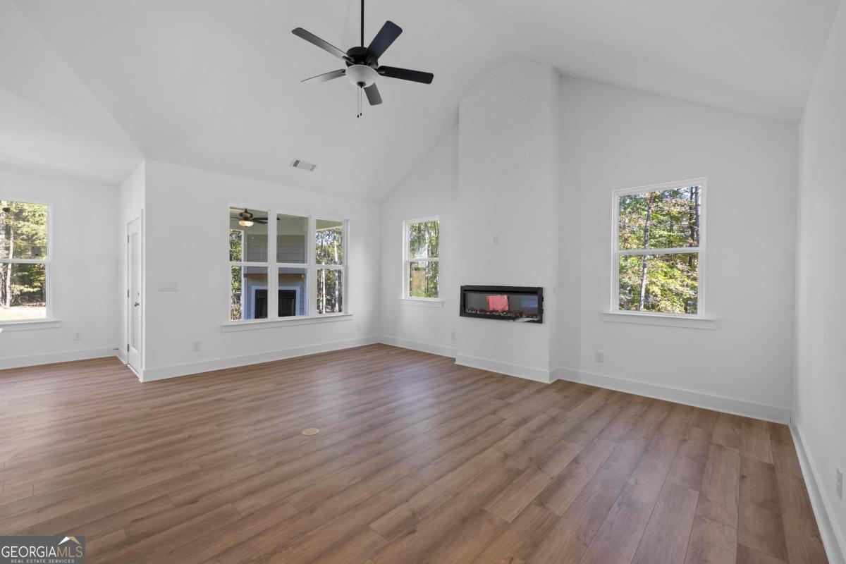 101 Martin Oaks Boulevard Property Photo 12