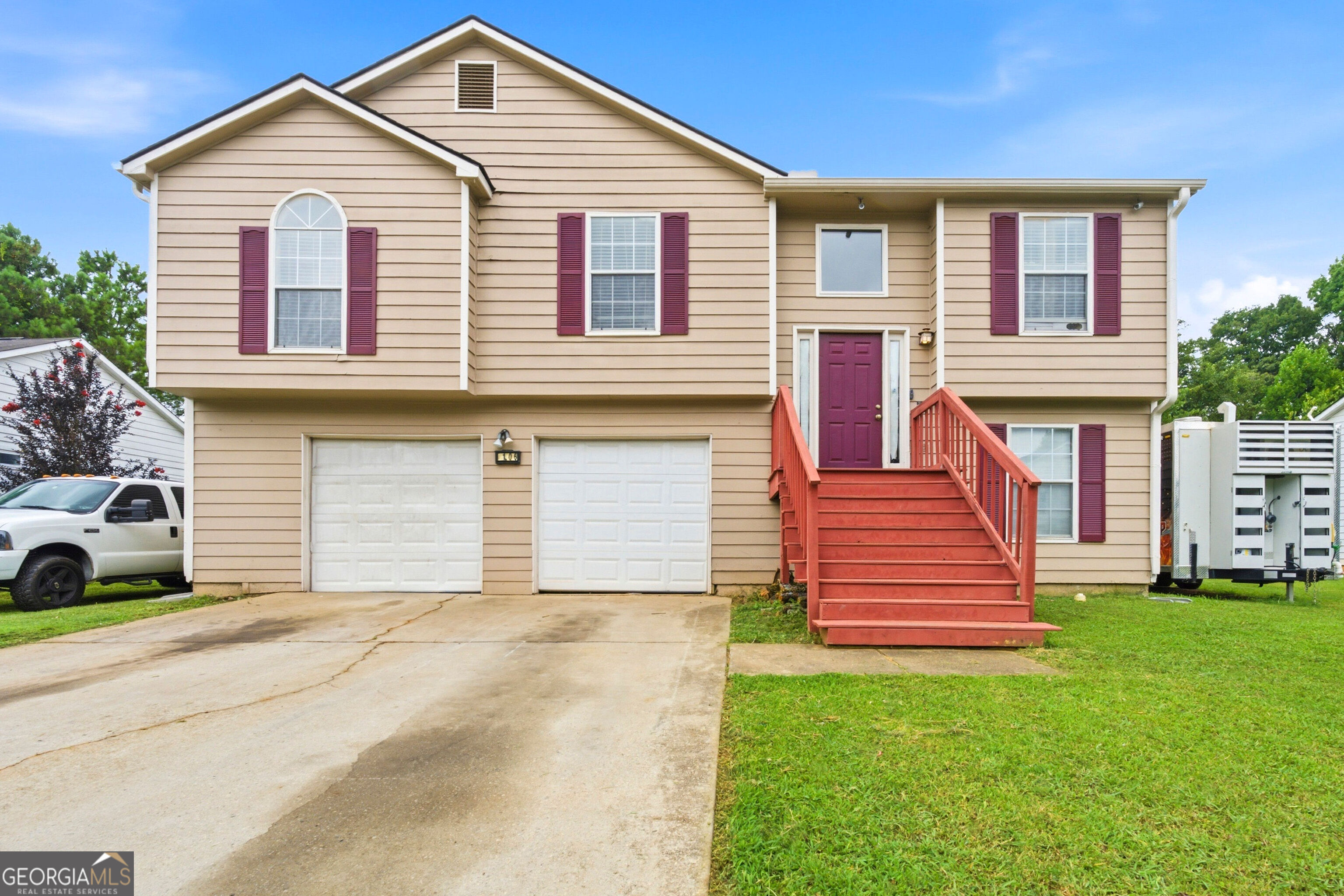 7106 Oakwood Circle Property Photo 1