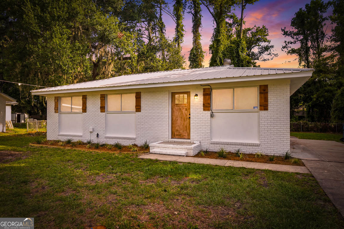 421 Nottingham Drive Property Photo 1