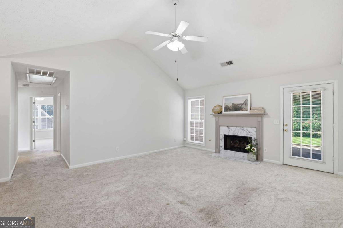 317 Hemington Way Property Photo 8