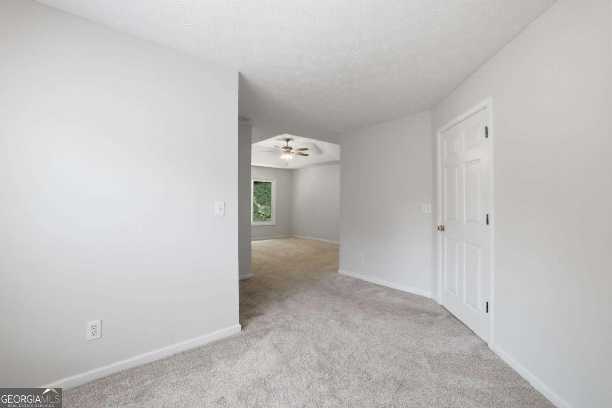 317 Hemington Way Property Photo 26