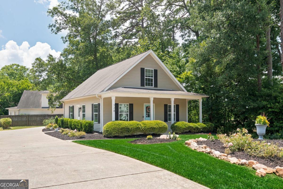 728 Skyview Drive Ne Property Photo 1