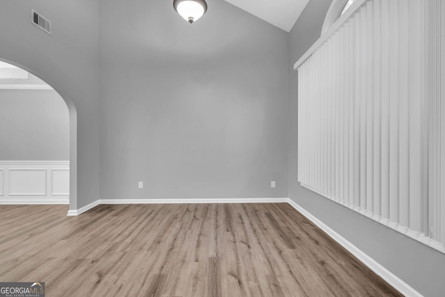 261 Sunderland Way Property Photo 4