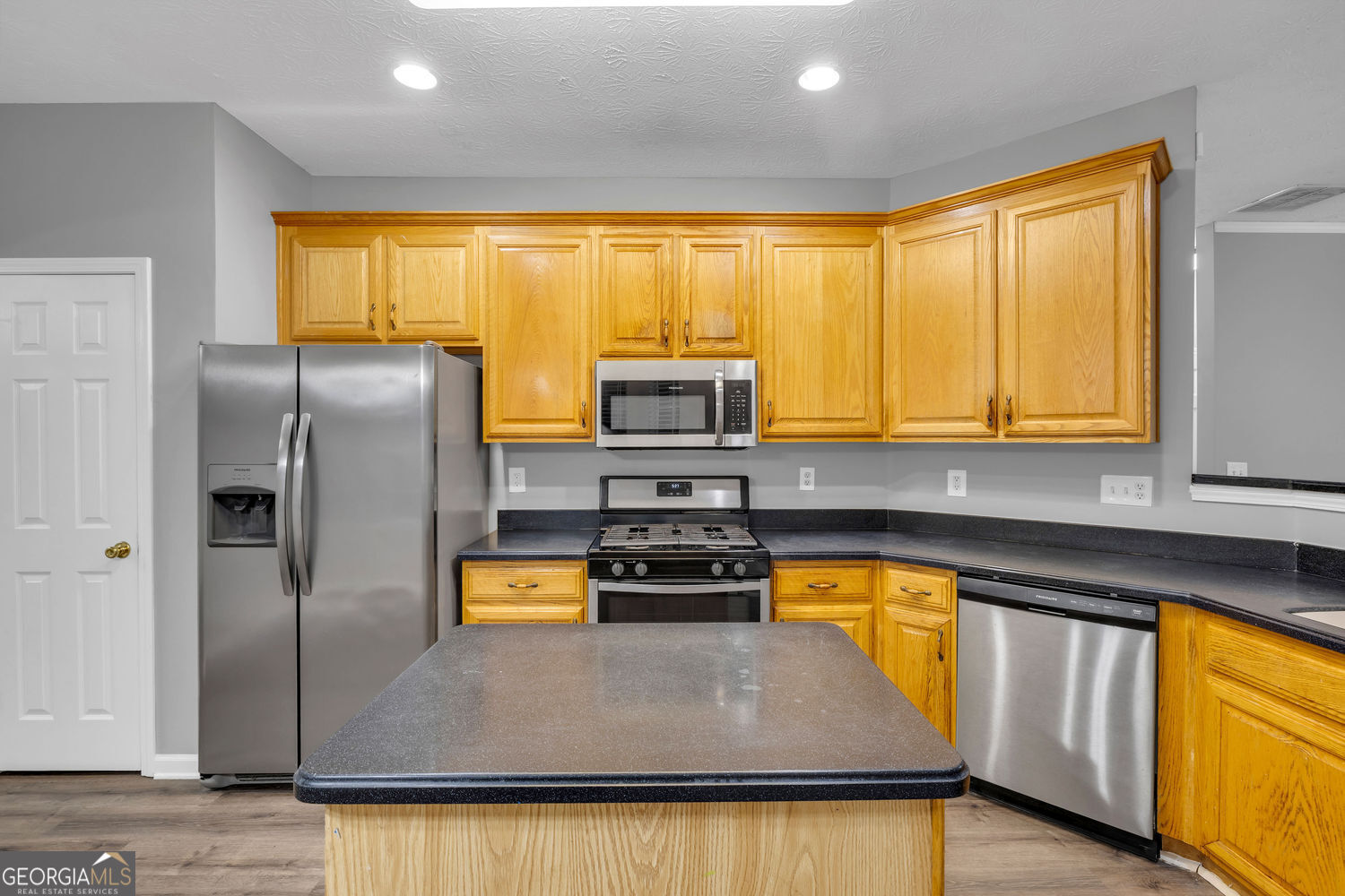 261 Sunderland Way Property Photo 10