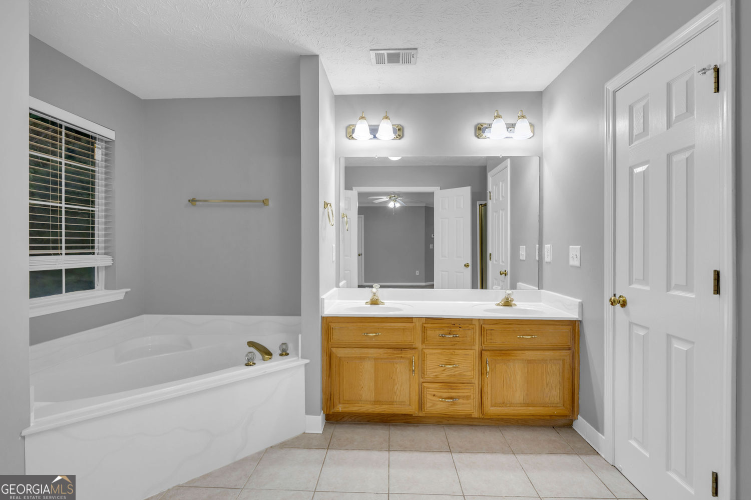 261 Sunderland Way Property Photo 19