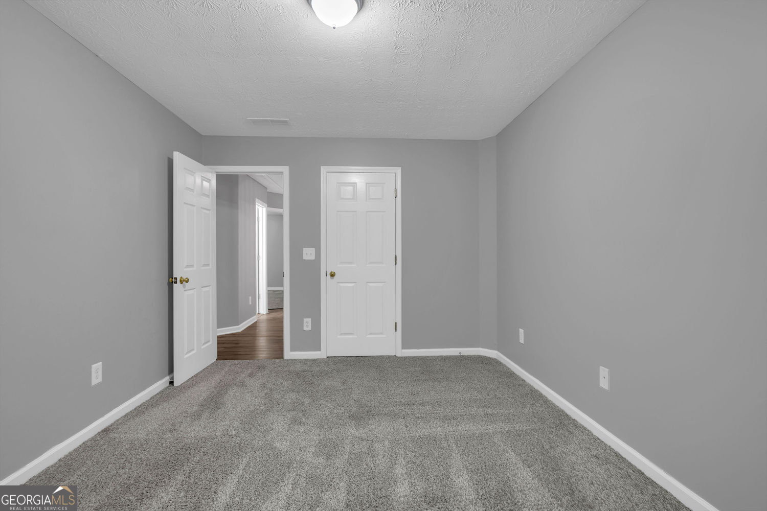 261 Sunderland Way Property Photo 27