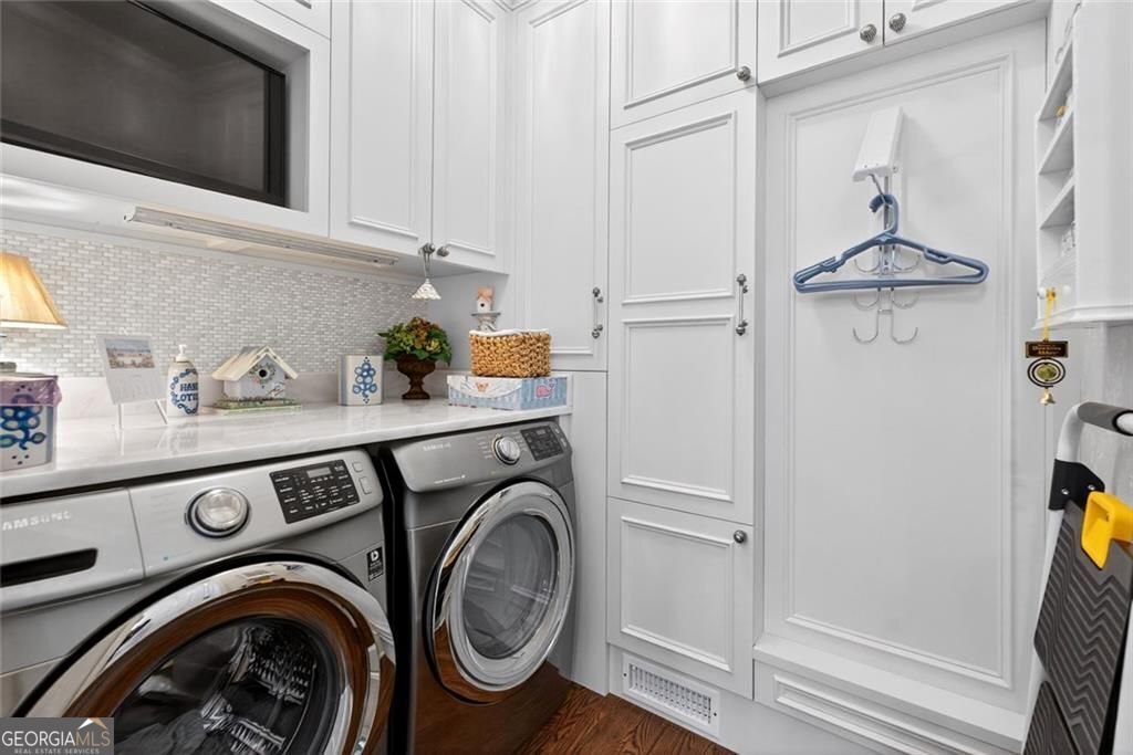 5327 Claridge Square Property Photo 23