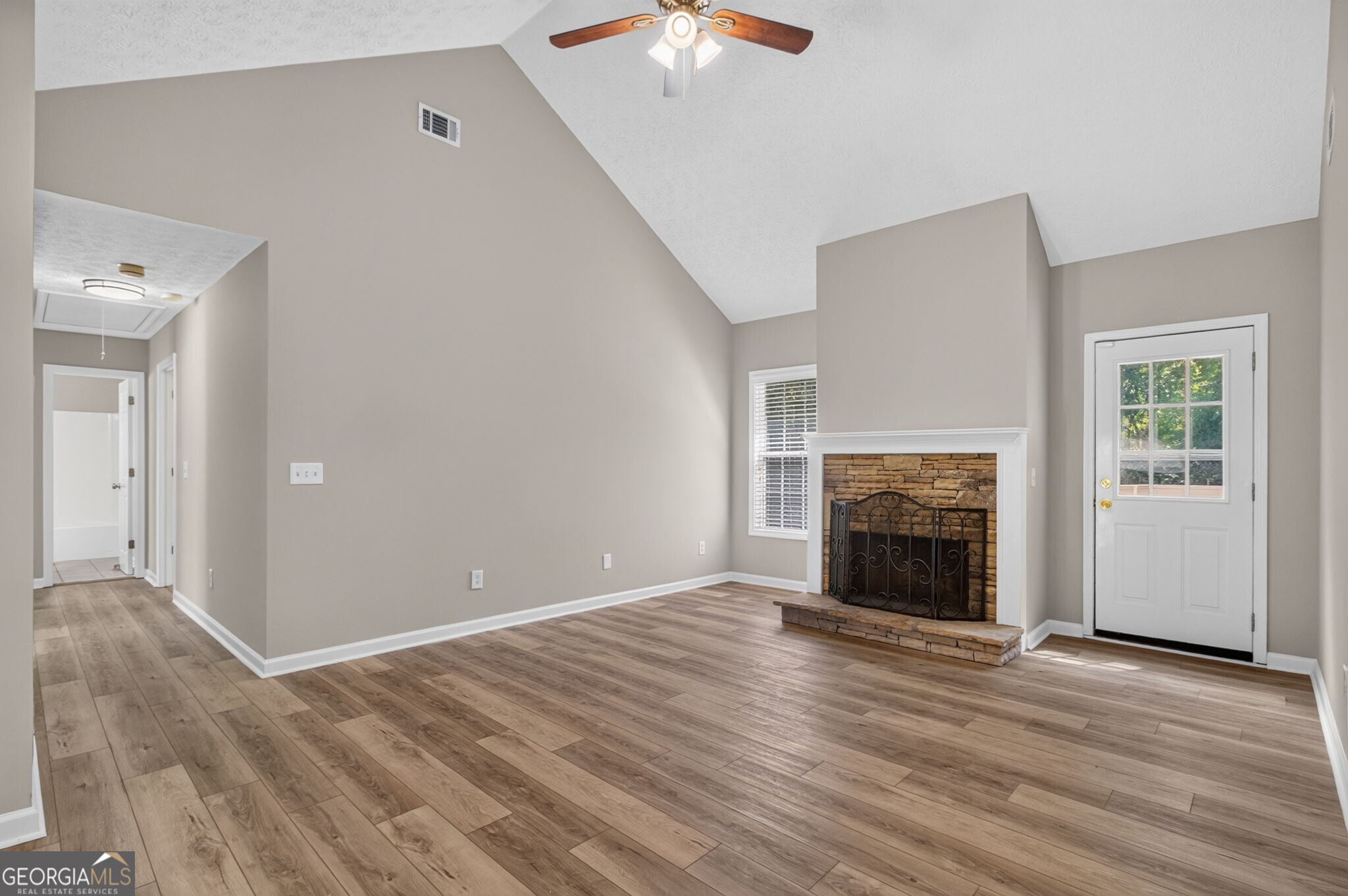 4025 Hemingway Drive Property Photo 6