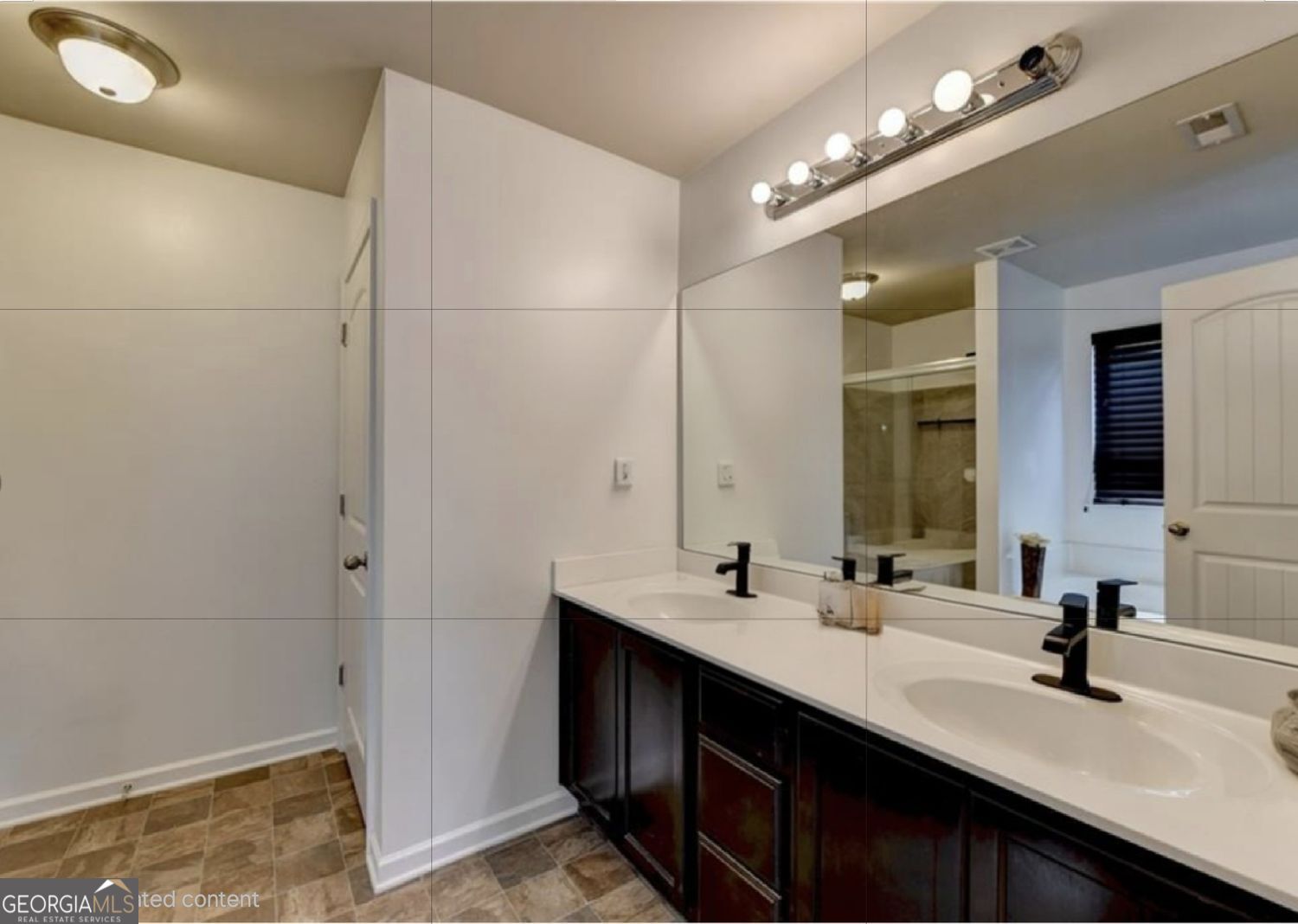 1376 Castleberry Drive Property Photo 14