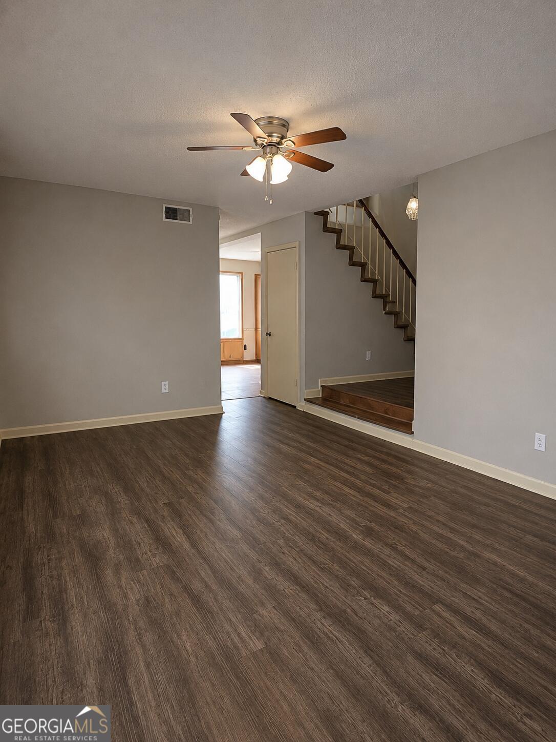146 Stoneridge Drive # 146 Property Photo 3