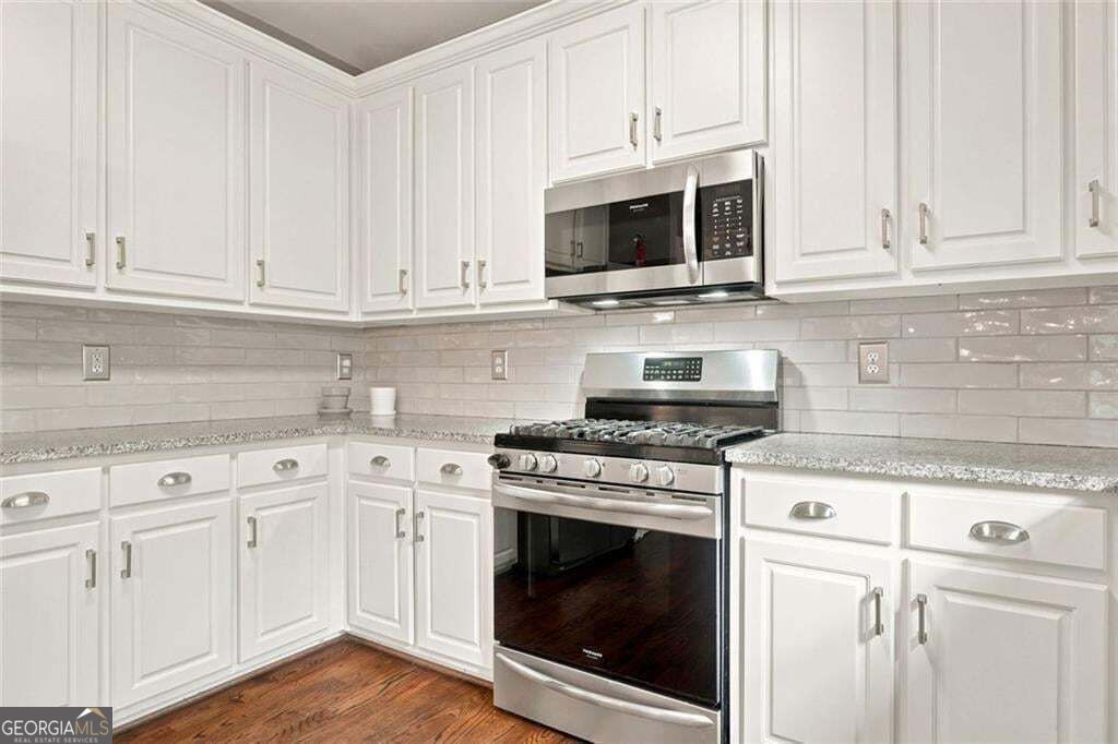 843 Bentwater Drive Property Photo 13