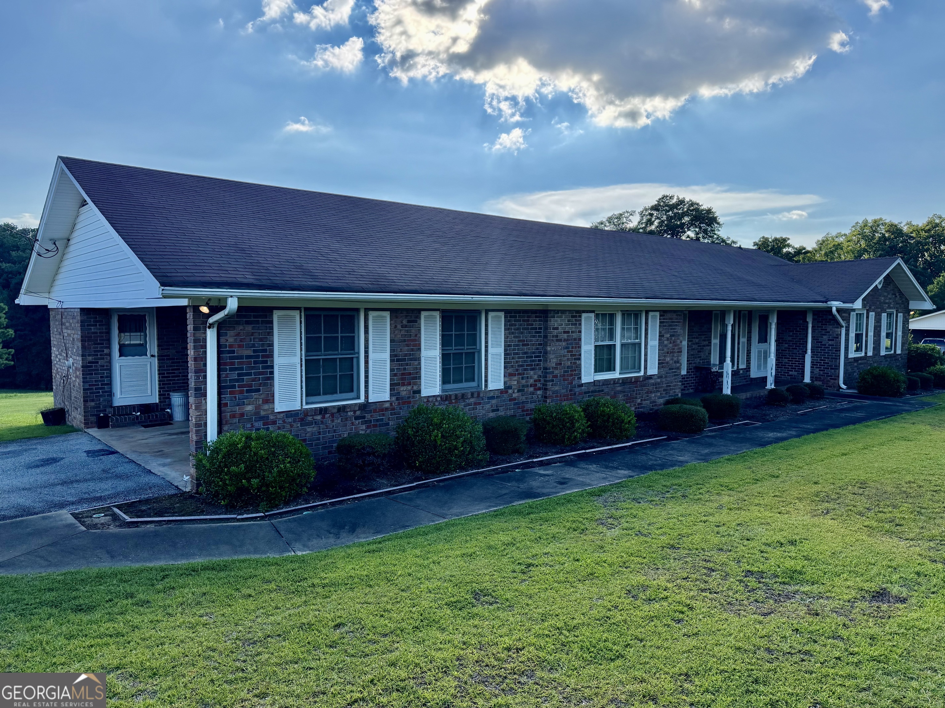 1245 Crestview Drive Property Photo 1