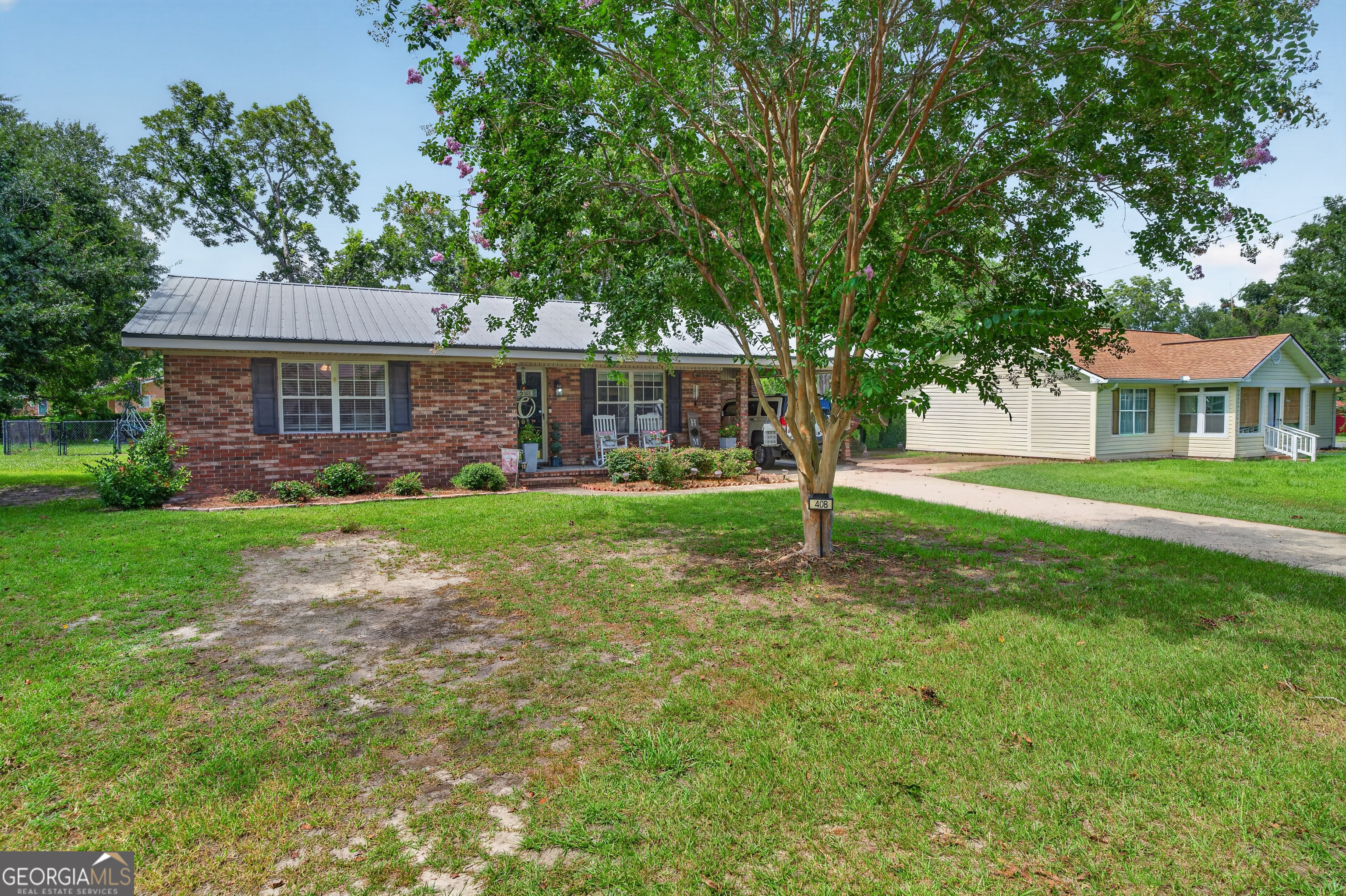 408 Mcgregor Street Property Photo 2