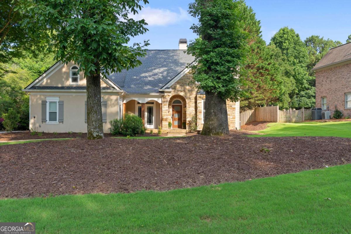 802 Lakeglen Drive Property Photo 1