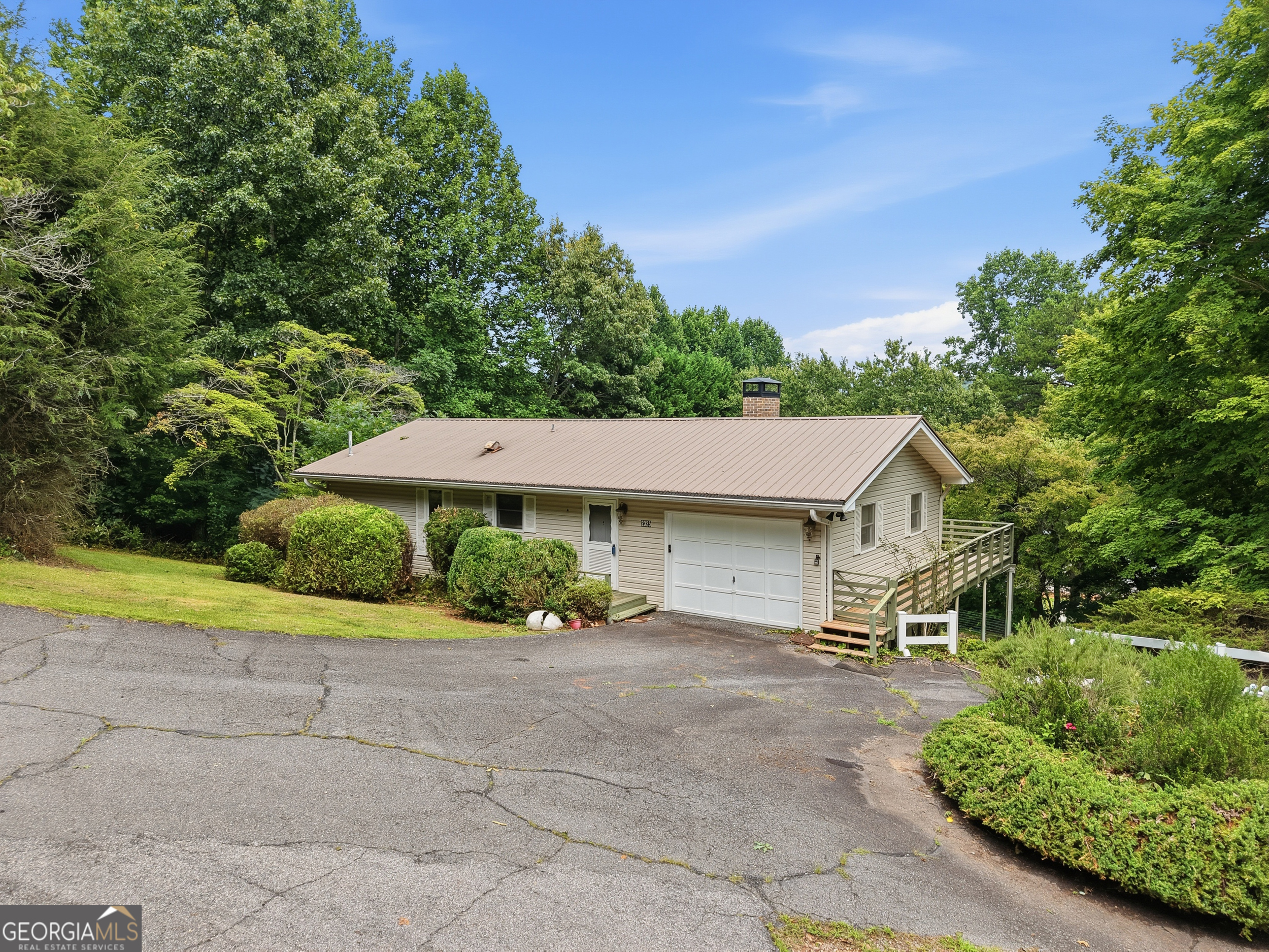 2325 Ridgecrest Circle