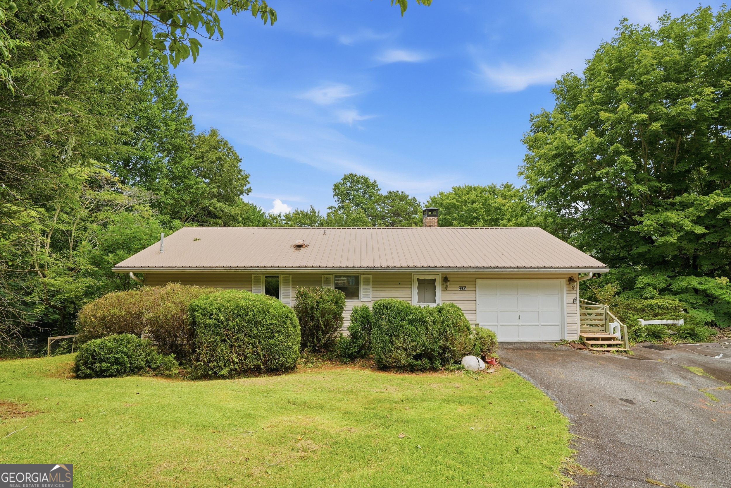 2325 Ridgecrest Circle Property Photo 1