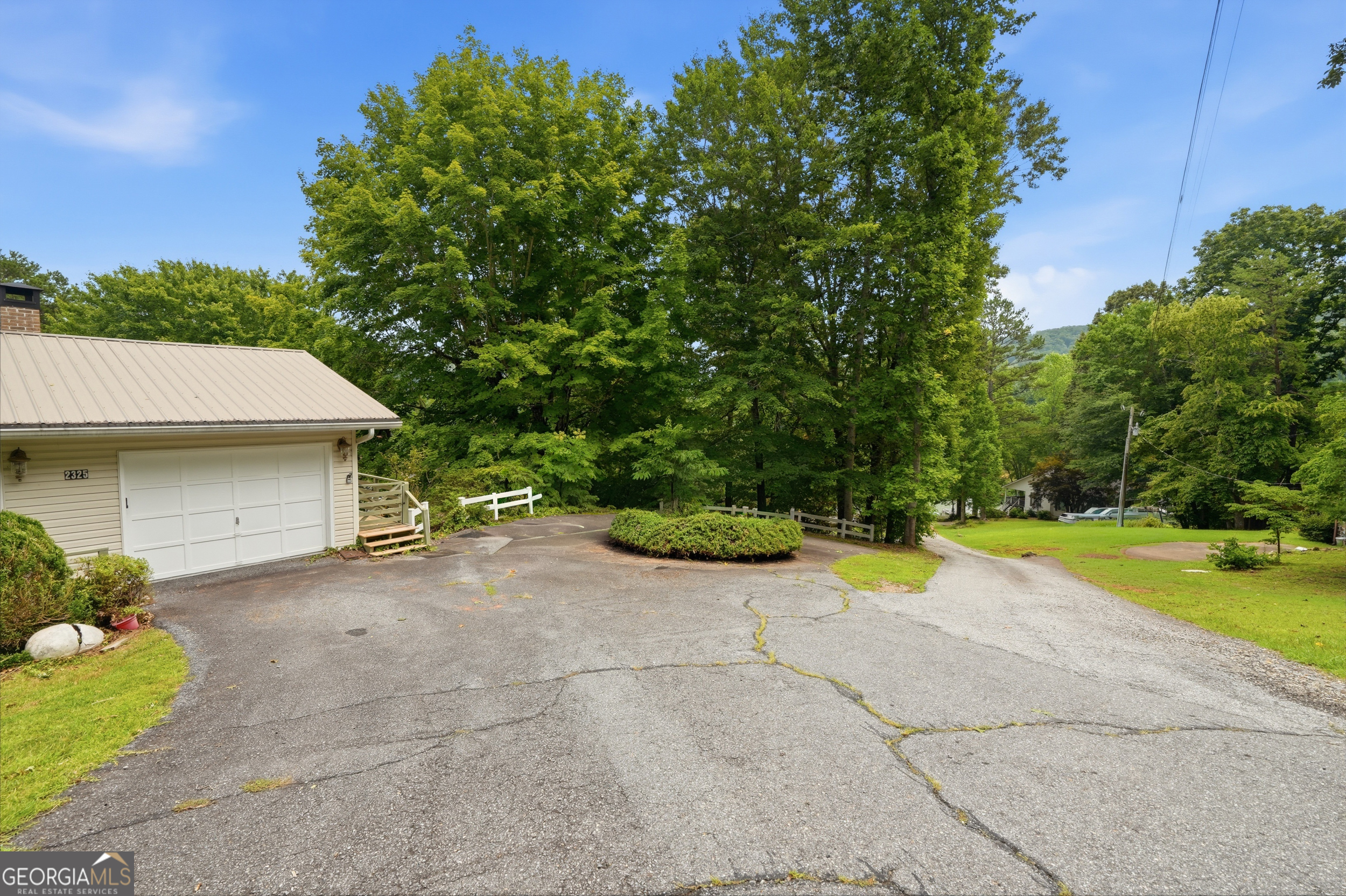 2325 Ridgecrest Circle Property Photo 4