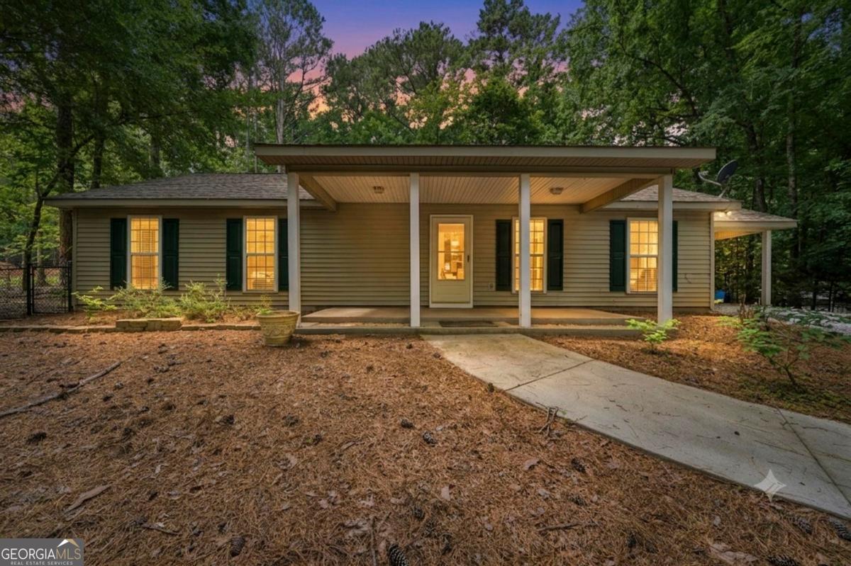 372 East Riverbend Drive Property Photo 1
