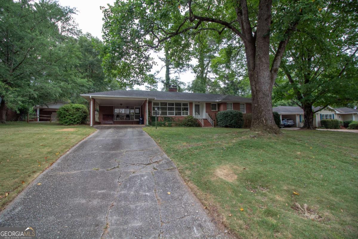 325 Fortson Drive Property Photo 3