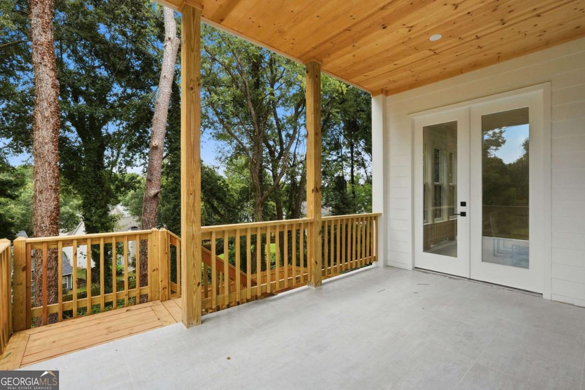 1361 Warren Avenue Property Photo 18