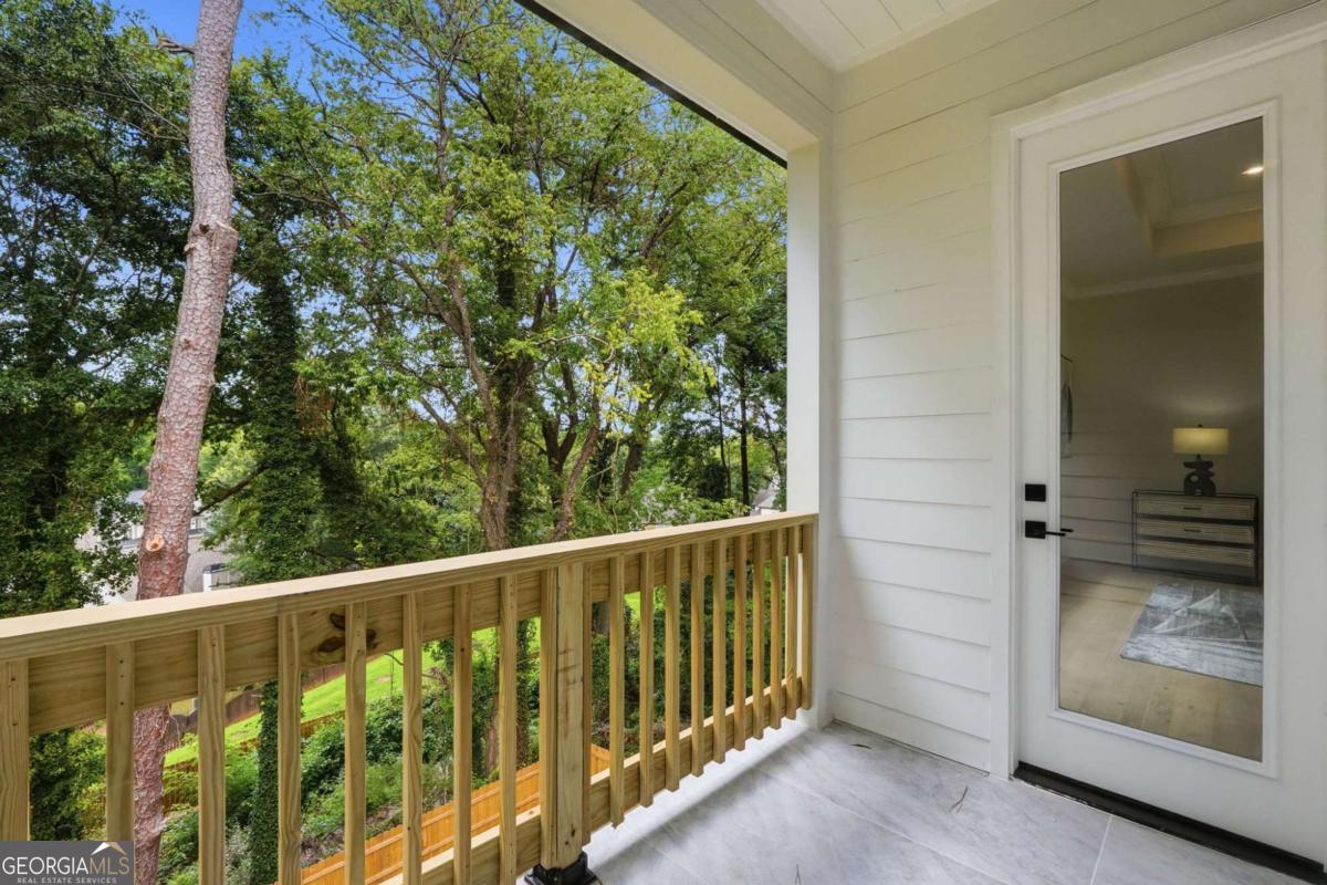 1361 Warren Avenue Property Photo 27
