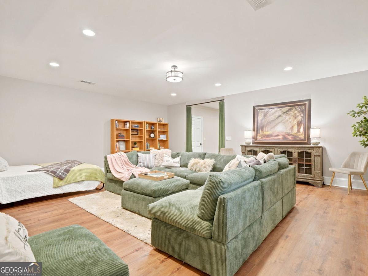 408 Sumner Lane Property Photo 43