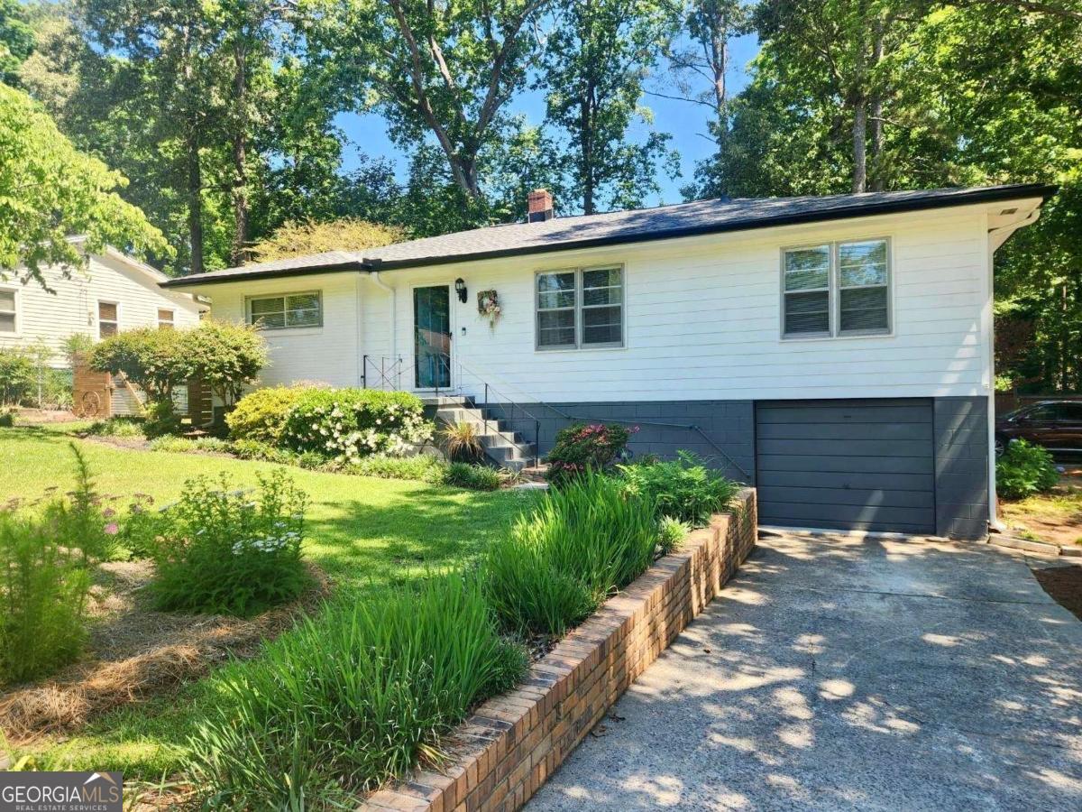 1043 Oakdale Drive Se Property Photo 1