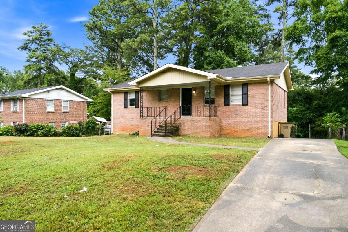 997 Pineglen Drive Property Photo 1