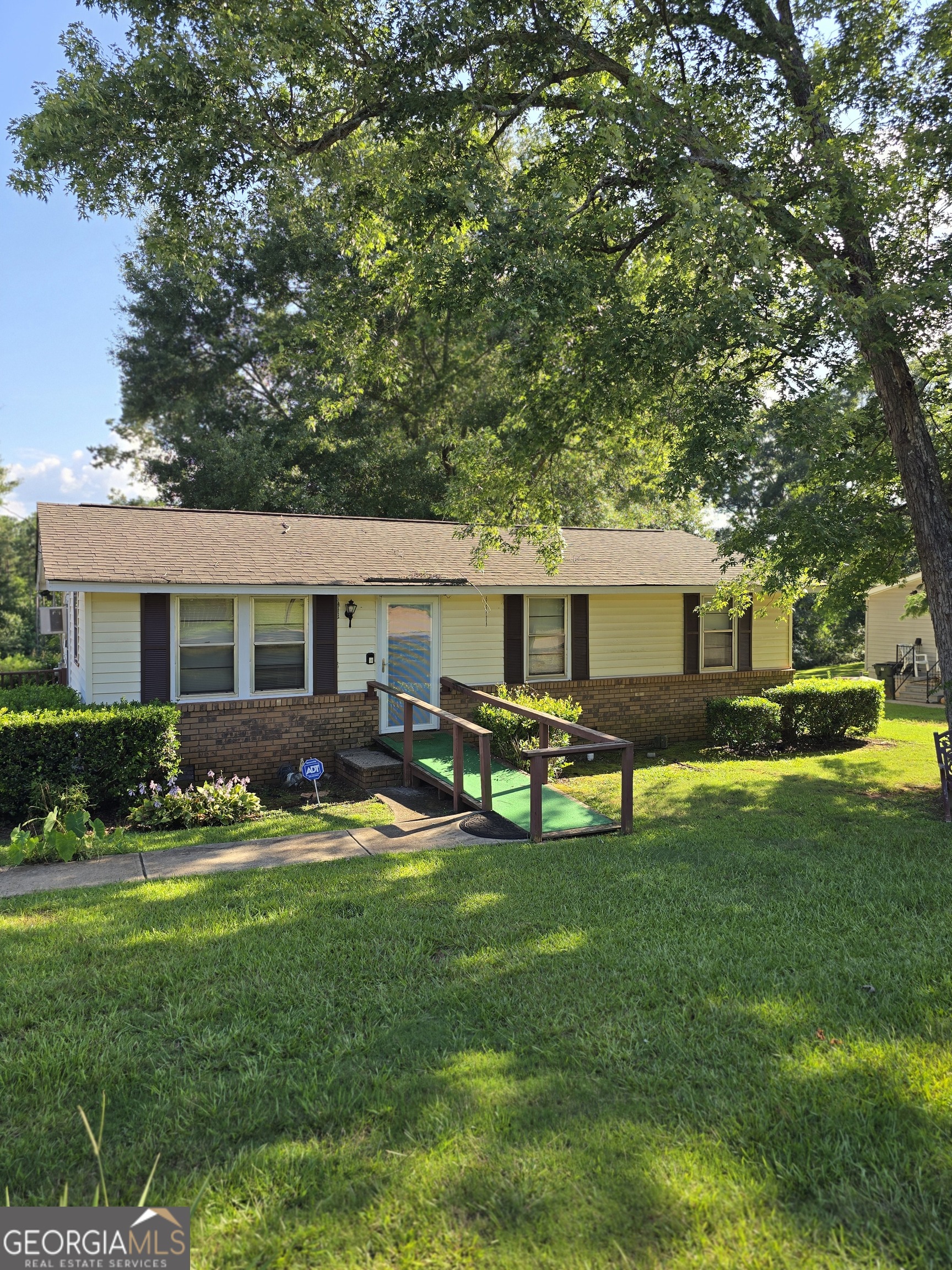 934 Clairmont Avenue Property Photo 1