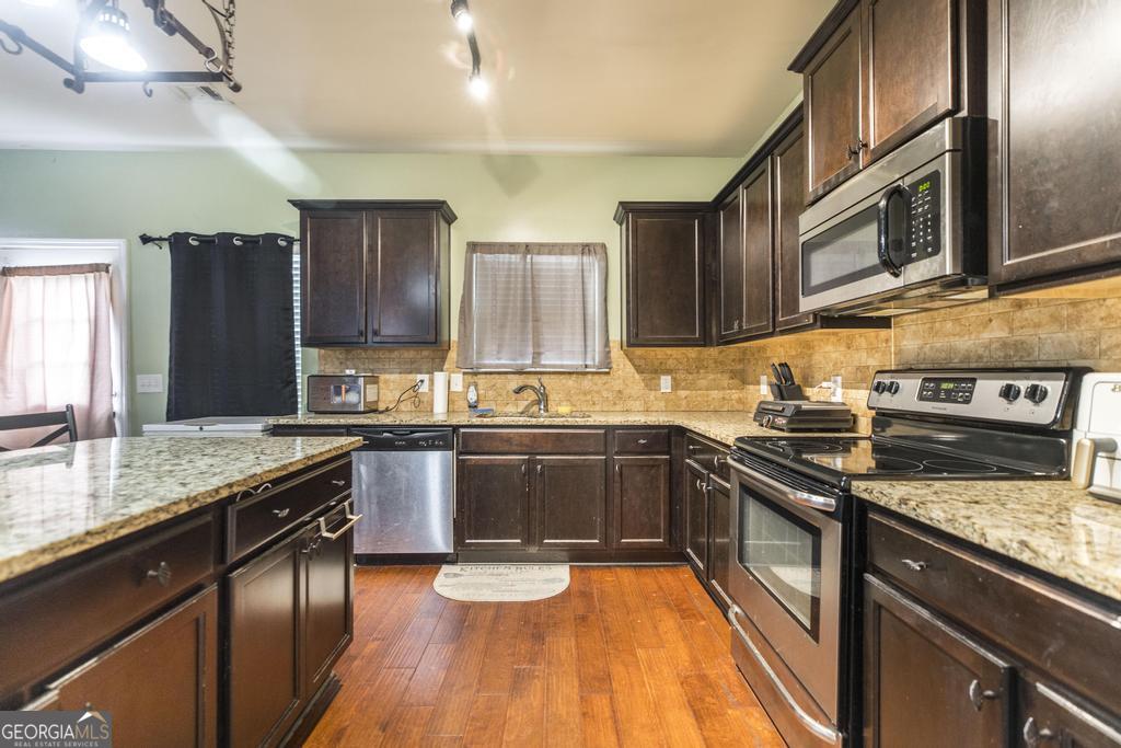 204 Amelia Drive Property Photo 7