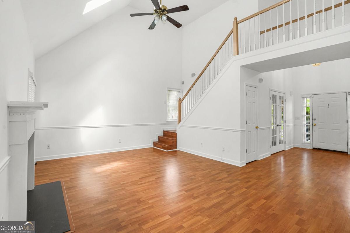 909 Michael Lee Way Property Photo 6