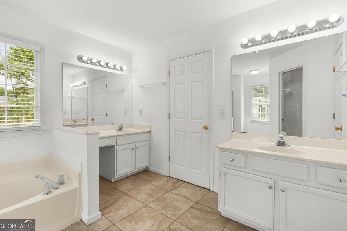 909 Michael Lee Way Property Photo 18