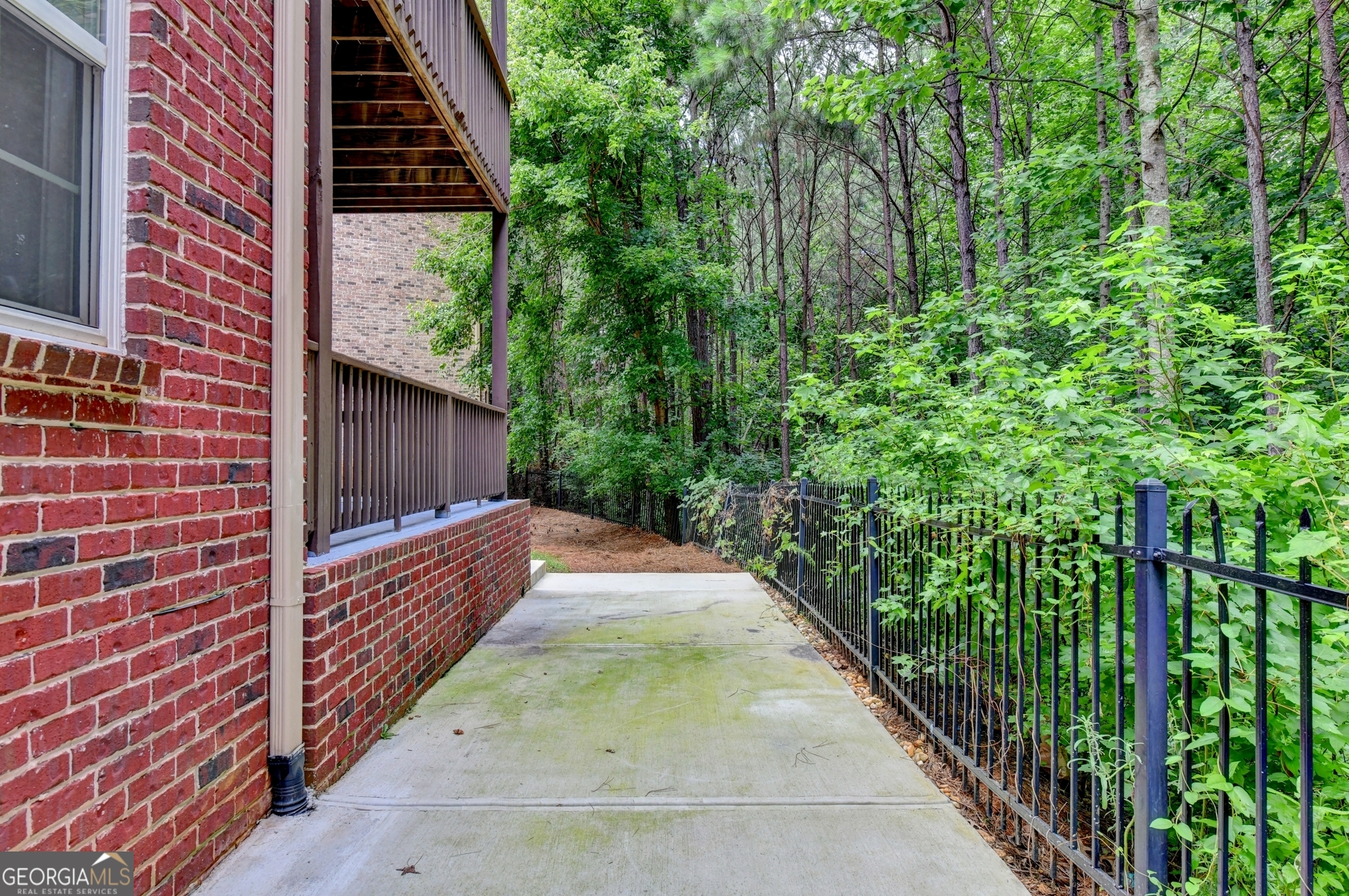 2511 Royston Drive Property Photo 4