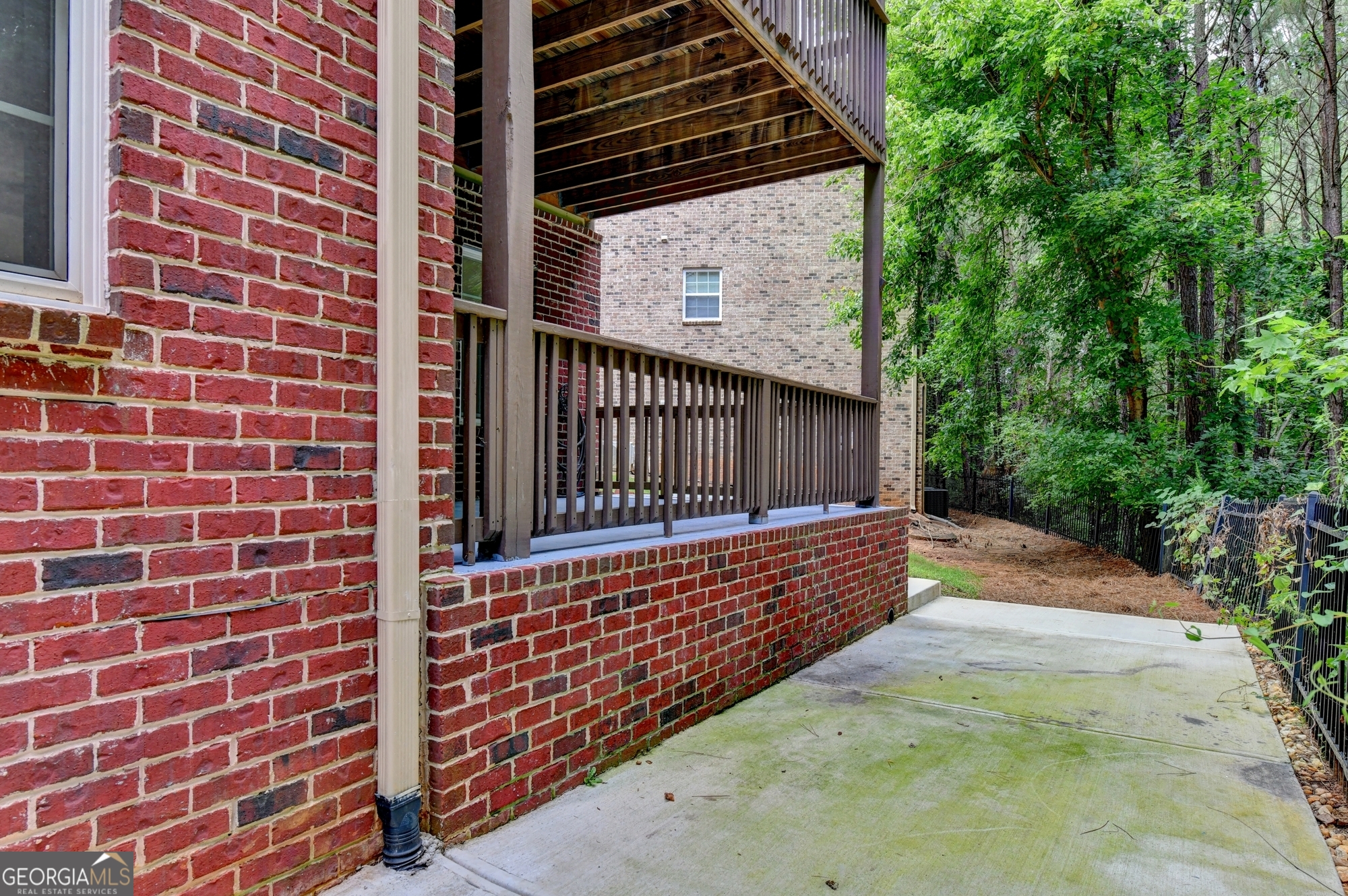 2511 Royston Drive Property Photo 5
