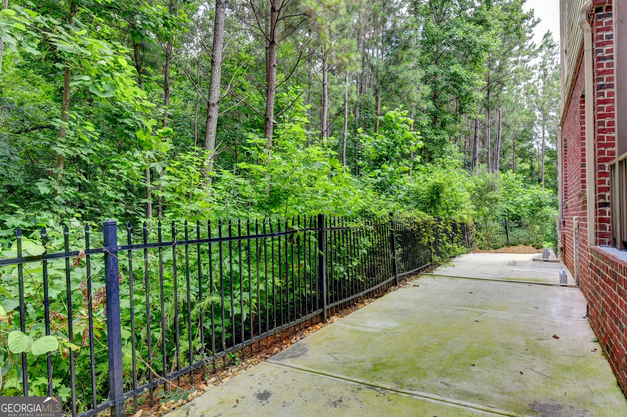 2511 Royston Drive Property Photo 6