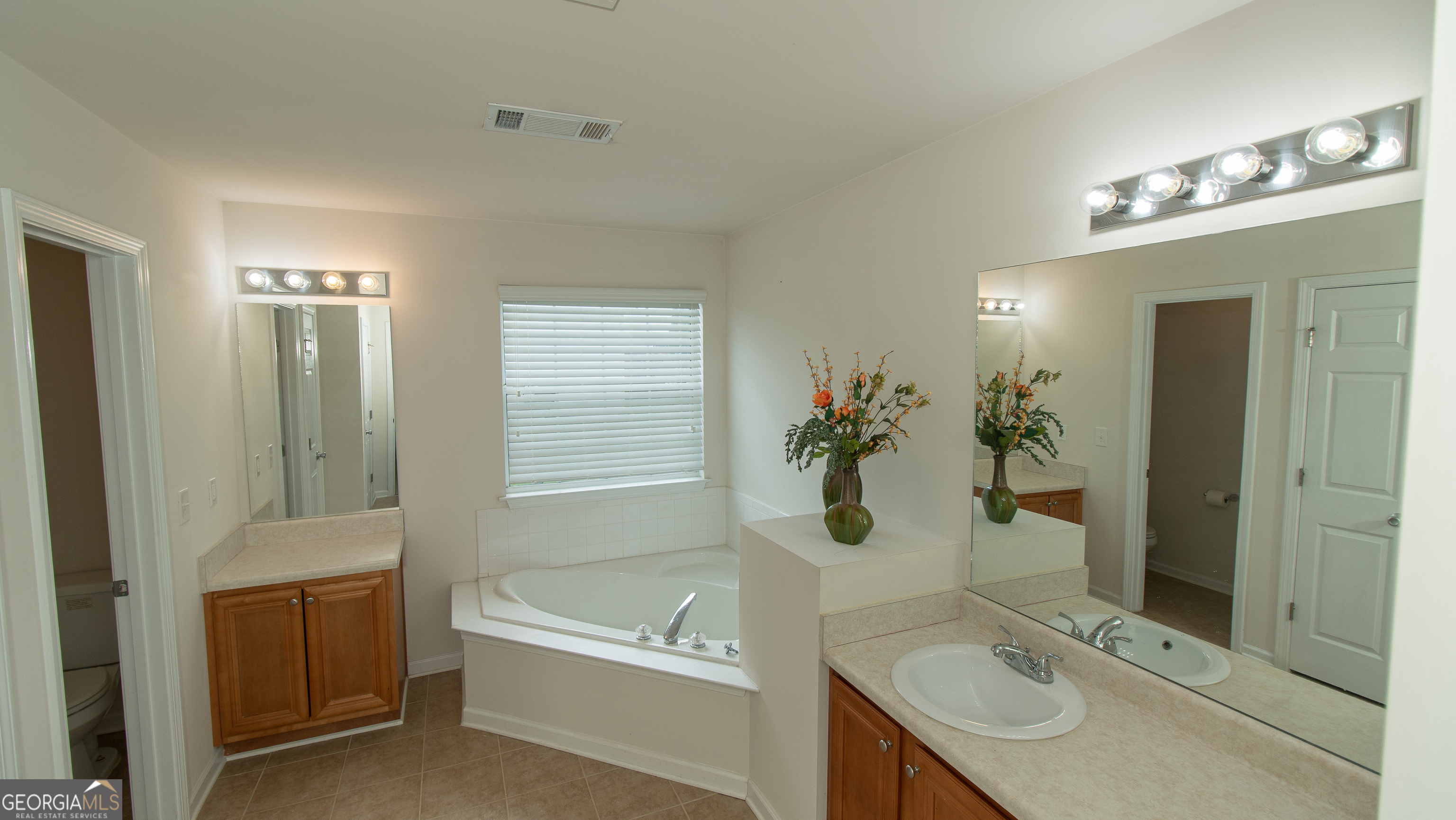 420 Oak Terrace Drive Property Photo 7