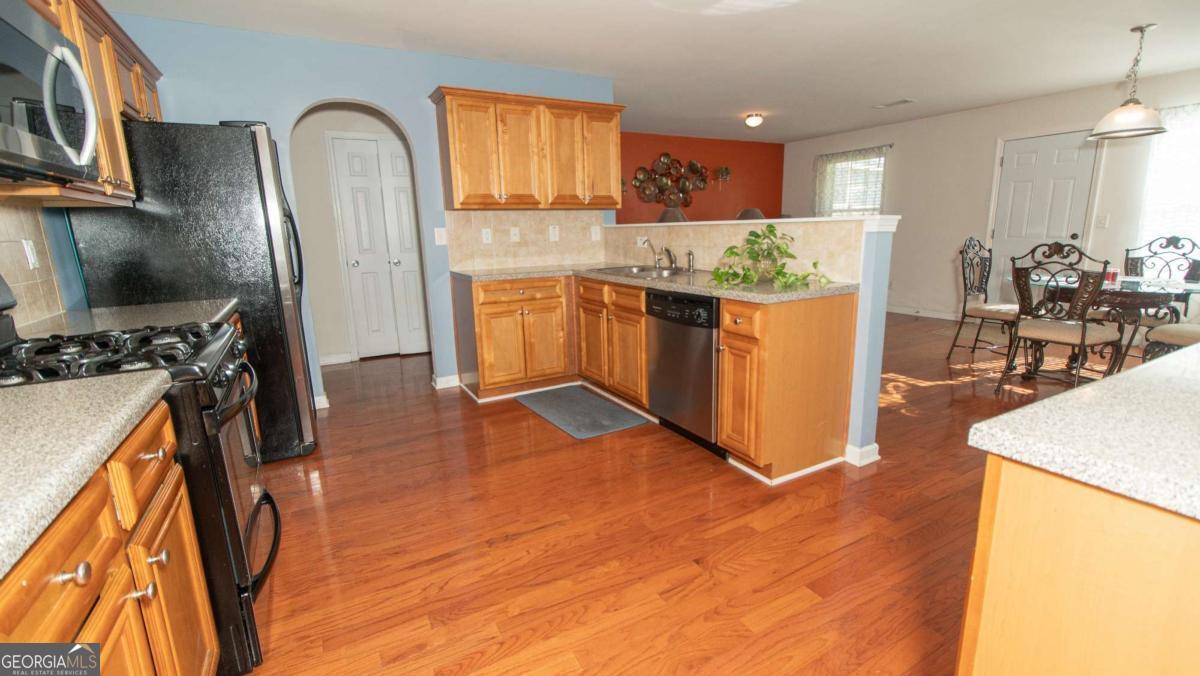 420 Oak Terrace Drive Property Photo 9