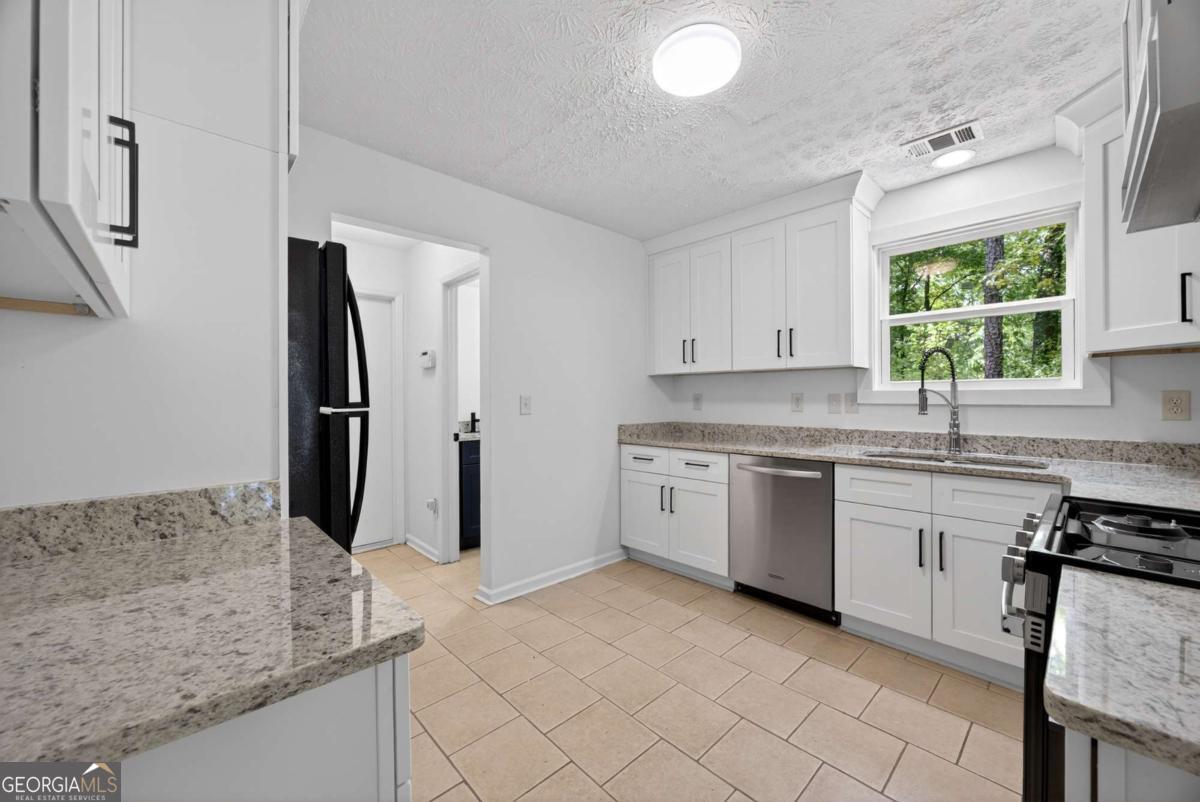 6898 Babbling Brook Drive Property Photo 3