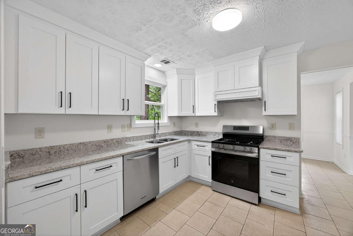 6898 Babbling Brook Drive Property Photo 4